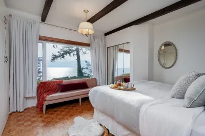 Orca Point Beachfront Suite: Enjoy Your Private Beach Seconds Outside Your Door! Hotels near Sandcut Beach