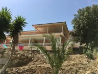 Beautiful apartment with sea view, swimming pool, near beaches and port