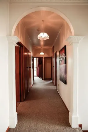 Central Hastings with In-ground Pool Отели в г. Хейстингс