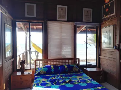 Beachfront cabin with Wi-Fi, BBQ & nature activities