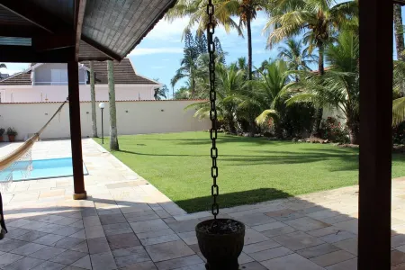 30 m from the beach with 8 rooms, 5 suites and swimming pool