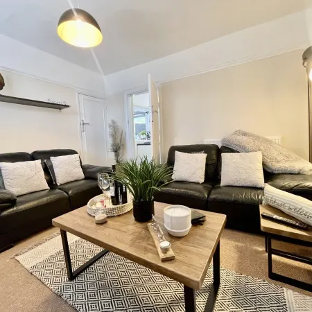 Delightful 2 bed detached home with secure parking