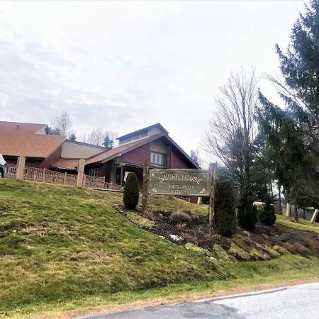 Mount Snow Timber Creek Townhouse with Pool and Ski Shuttle