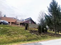 Mount Snow Timber Creek Townhouse with Pool and Ski Shuttle