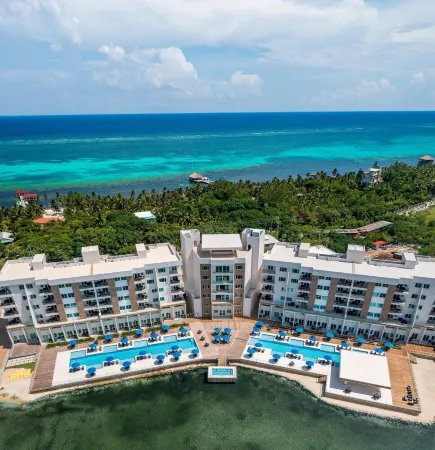 PRIVATE PENTHOUSE VIEWS on the TOP/5th FLOOR!! 2 Bedroom Condo at SUNSET CARIBE! Отели в г. Ambergris Caye