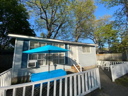 Wasaga Beach walk to main end Free Parking Free Wifi