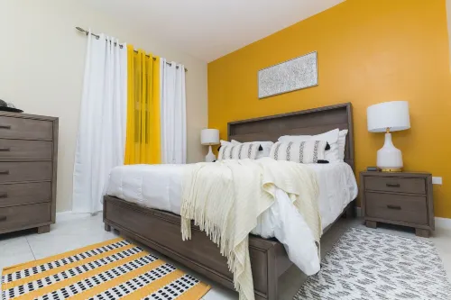 Luxurious 2 bed 2 bath in Kingston city center