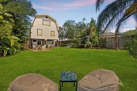 The Family Fun Zone! Large Backyard, Hot Tub, Outdoor Shower, & Steps to Beach