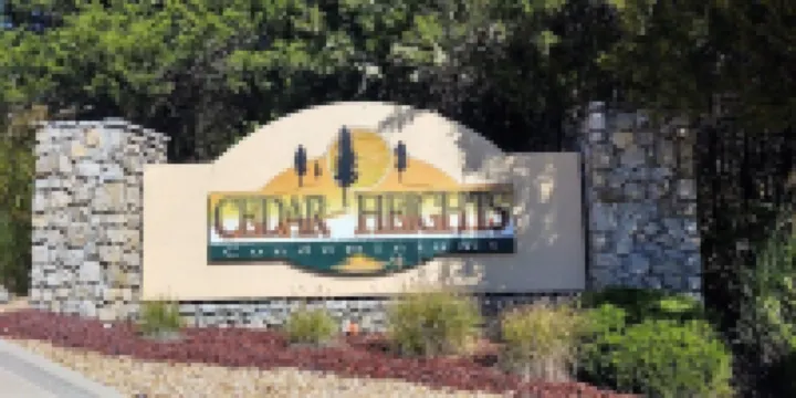 Relaxing on the Big Niangua3Br w/Loft - 6 Beds