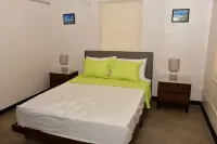 Extra large apartment for family and friends 5 min from the beach airport. Hotels in 