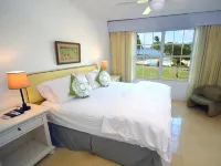 Superb 2 Bedroom/2 Bath Beachfront Condo in Tower Isle, Near Ocho Rios Hotels in Tower Isle