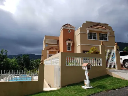 El Yunque House with Private Pool & Amazing Views Отели в г. Мамейес II