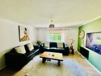 Cumbernauld Apartment With 3 Bedrooms Hotels in Caldercruix
