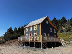 Bellecroft House - Beautifully renovated, stunning water-front getaway property