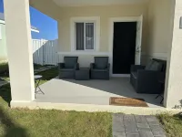 Seamist Holiday home with Spectacular Mountain View,  walk to beach pool gym