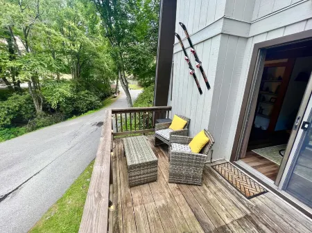Dog-Friendly Banner Elk Condo w/ Slope View and Deck