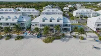 Blues Point Beach Front Gem - Right on the Sand at Palm Cay