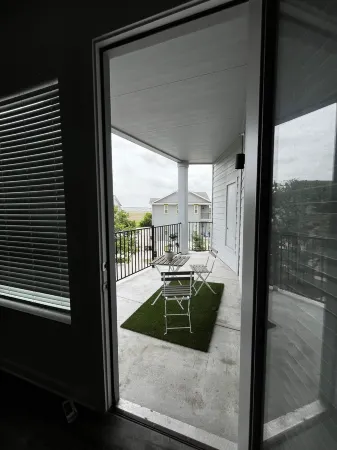 Urban Oasis: Stylish 1BR Austin