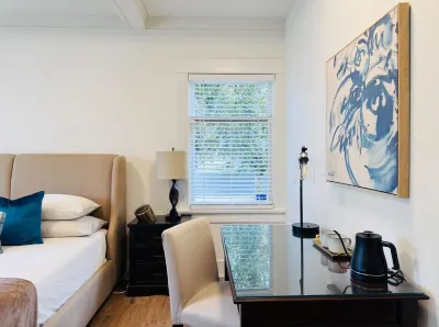 Deluxe Master King Bedroom Private Bathroom Central Vancouver Hotels near Pita Wrap Cafe