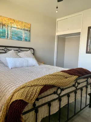 Our little Gem, remodeled and new everything. Close to down town.