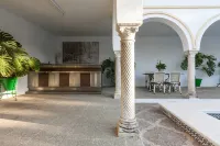 Villa del Manzano, Complete villa with pool just 15 minutes from Seville