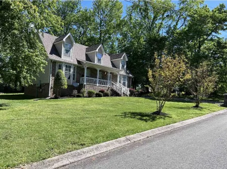 Book The Essential Stay! It’s a short +\-30 min dr to Nashville/Clarksville TN