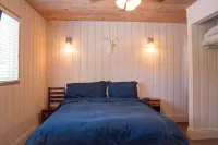 China Alley Cabin B: Cute & Cozy Cottage w/ Deck Hotels in Plumas County