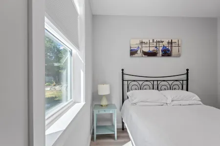 New and spacious suite close to town, attractions and hospital