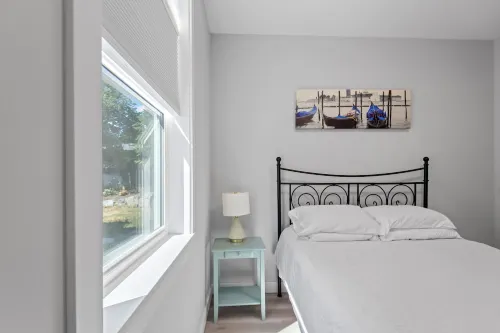 New and spacious suite close to town, attractions and hospital