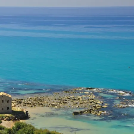 Villa Vittoria with private access to the sea.