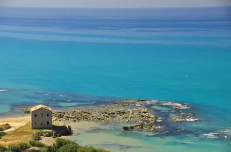 Villa Vittoria with private access to the sea.