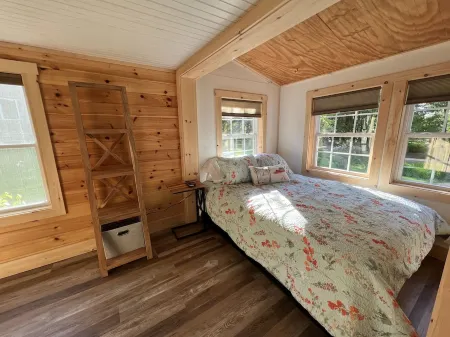 Private cottage on Swanlake Отели в г. Waldo County