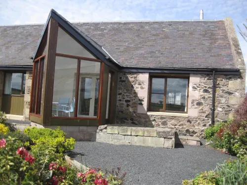 Thairn cottage ideal for 2, rural, 3 miles from Kelso. Wood stove All on 1 level