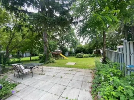 Dundas street home Отели в г. Леннокс энд Аддингтон Каунти