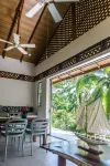 BEACHFRONT & Ocean View 1st Floor w A/C