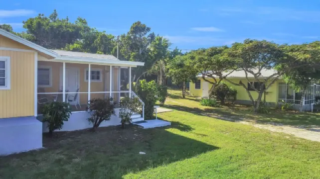 Ixora West - Views over Elizabeth harbor, beach access across the road.