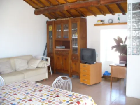 Seaview cozy penthouse 300m walk to the beach, large terrace. Center Village.