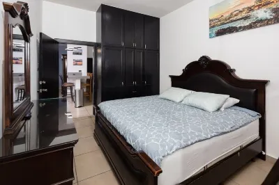 Modern Lux Town Home, 5 Min from Public Beach & Walmart