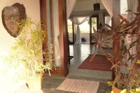 Beach house - 2 plots / 4 suites / large green area / swimming pool / barbecue area