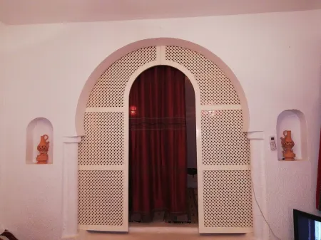 Typical house (mouth) with swimming pool not overlooked Отели в г. Хумт-Сук