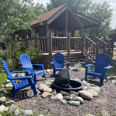 Cozy Chalet-Close to River/Town/Gondola/Indoor Pool/Hot Tubs/Sleeps 2