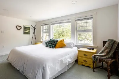 Fraser River Waterfront Cottage in Hope BC