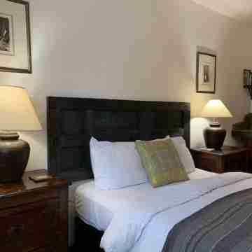 Luxurious and sanitized Studio, original adobe walls, wood floor, real sanctuary Rooms