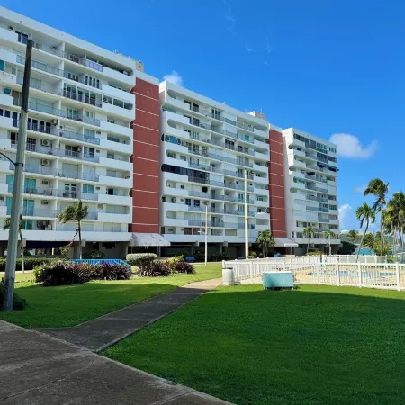 Private Island 1BR Condo with Oceanview, Pool View, 500MB WiFi & A/C