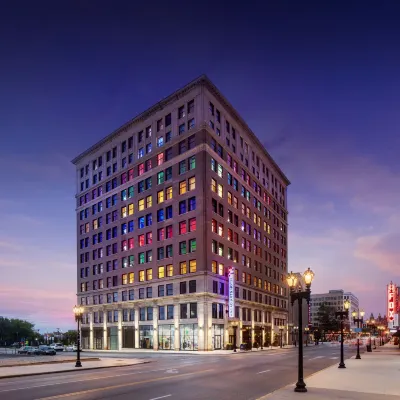 Angad Arts Hotel St Louis, Tapestry Collection by Hilton Hotel in zona Saint Louis University School for Professional Studies