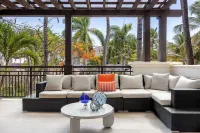 Renovated 2-bedroom condo with WiFi, AC inside Bahía Beach Resort