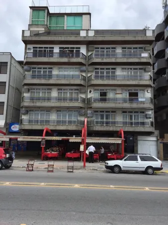 Beach building by Praia Forte, WI-FI air conditioning, side Hotel Malibu, for 10 Отели рядом с достопримечательностью «Shells Beach»