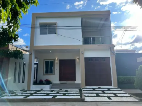 Guanaco House Free Daily Cleaning <Wifi , Hot Water <AC≈ Отели в г. 