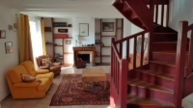 MORGAT 70 meters Beach, 8 people with garden and parking