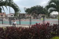 Unique Mediterranean style home with an atrium, pool and a nice garden فنادق في 